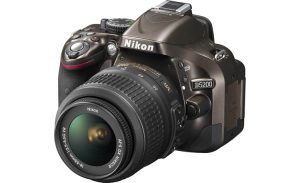 Nikon D5200 kamera+ AF-P DX NIKKOR 18-55MM F/3.5-5.6G käytetty