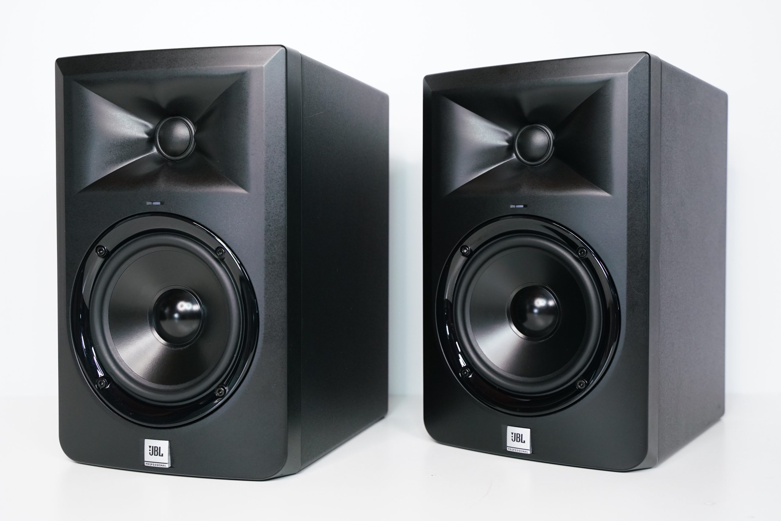JBL LSR305 aktiiviset 2-tie kaiuttimet 2 JBL LSR305 aktiiviset 2-tie kaiuttimet - Image 2