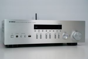 Yamaha R-N402D -stereovahvistin verkkotoistolla